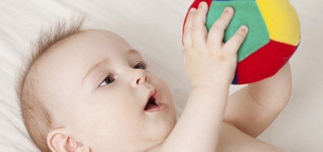 image with a baby play with a ball and stimulate the brain