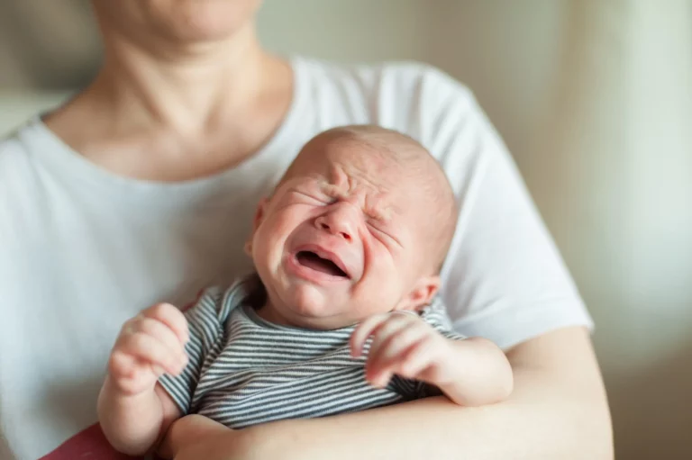 Newborn cramps: what they are and what you can do