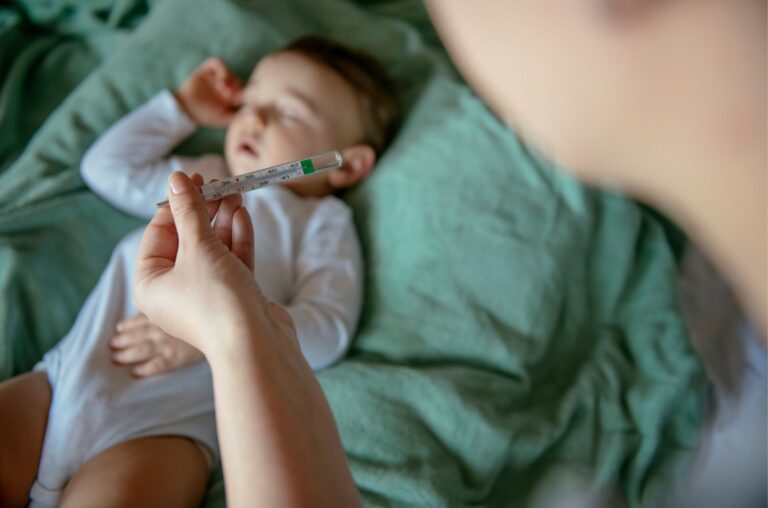 Fever in infants: how to recognize it and what to do